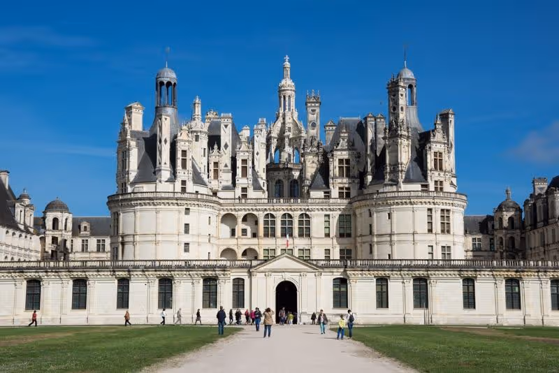 The grand facade of Château de Chambord